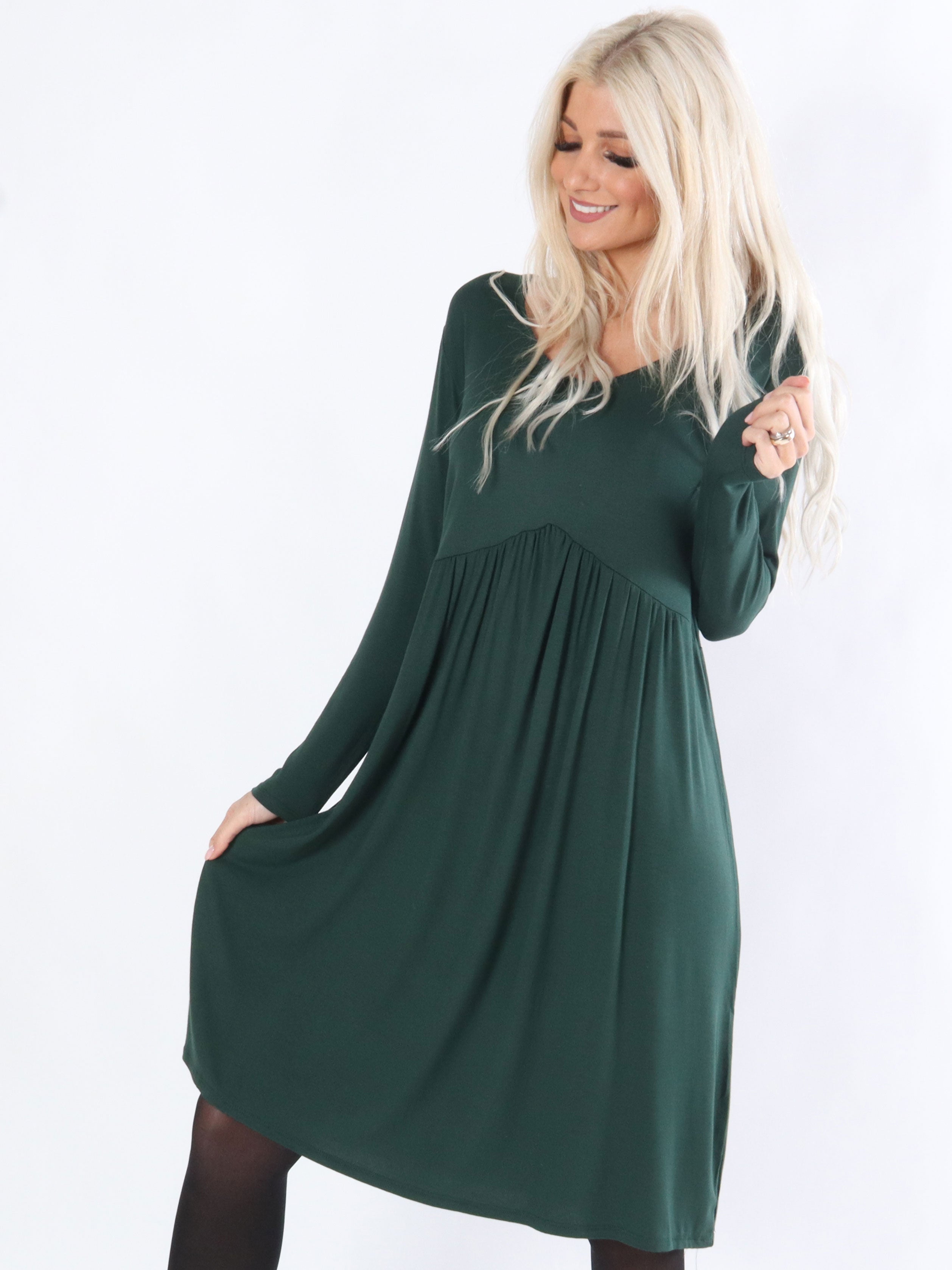 Yolanda - Enkel klänning med sömnad under bröstet